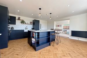 Kitchen/Breakfast Room- click for photo gallery